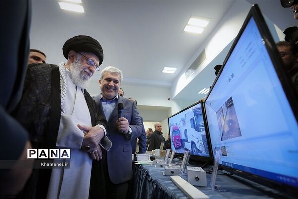 بازدید رهبر انقلاب اسلامی از نمایشگاه شرکت‌های دانش‌بنیان و فناوری‌های برتر