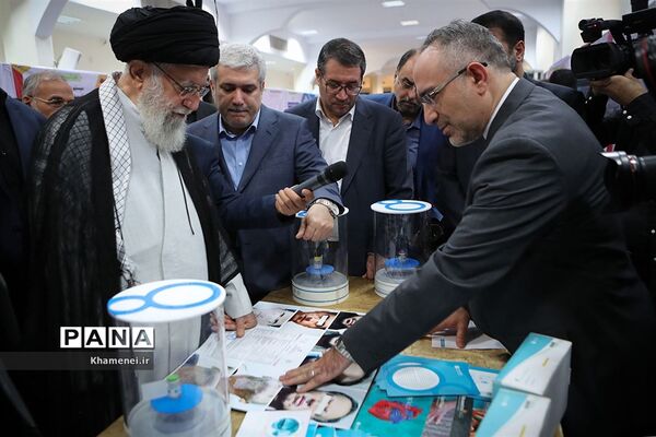 بازدید رهبر انقلاب اسلامی از نمایشگاه شرکت‌های دانش‌بنیان و فناوری‌های برتر