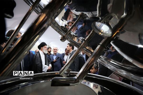 بازدید رهبر انقلاب اسلامی از نمایشگاه شرکت‌های دانش‌بنیان و فناوری‌های برتر