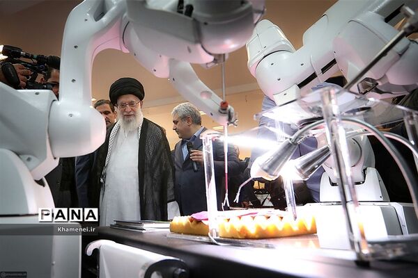 بازدید رهبر انقلاب اسلامی از نمایشگاه شرکت‌های دانش‌بنیان و فناوری‌های برتر