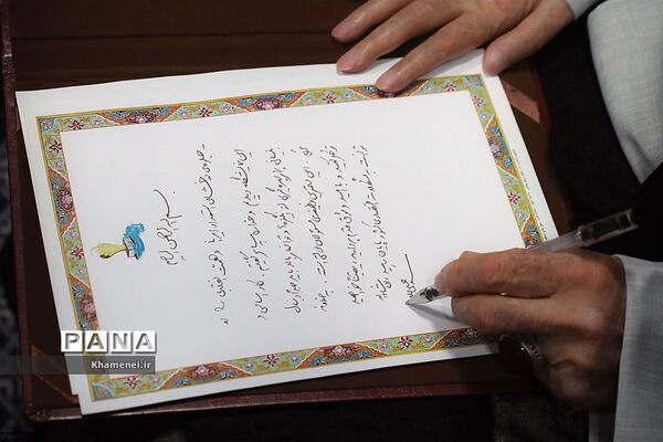 بازدید رهبر انقلاب اسلامی از نمایشگاه شرکت‌های دانش‌بنیان و فناوری‌های برتر