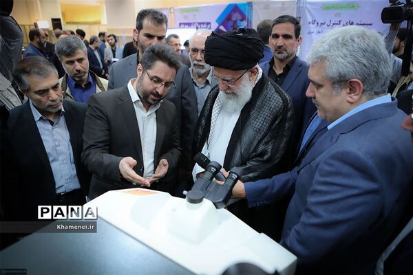 بازدید رهبر انقلاب اسلامی از نمایشگاه شرکت‌های دانش‌بنیان و فناوری‌های برتر