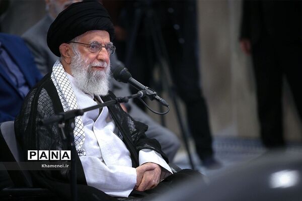 بازدید رهبر انقلاب اسلامی از نمایشگاه شرکت‌های دانش‌بنیان و فناوری‌های برتر