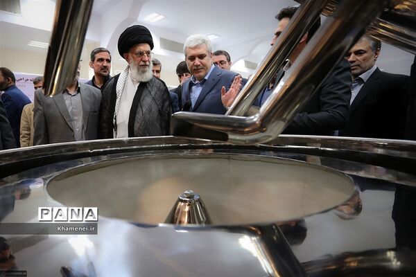 بازدید رهبر انقلاب اسلامی از نمایشگاه شرکت‌های دانش‌بنیان و فناوری‌های برتر