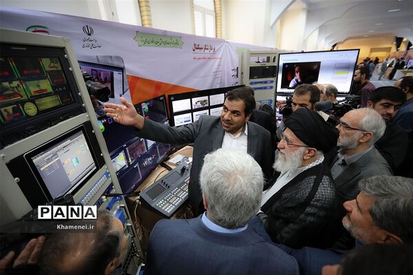 بازدید رهبر انقلاب اسلامی از نمایشگاه شرکت‌های دانش‌بنیان و فناوری‌های برتر
