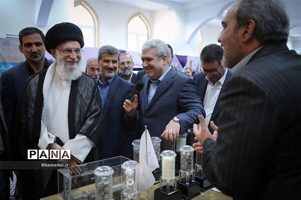بازدید رهبر انقلاب اسلامی از نمایشگاه شرکت‌های دانش‌بنیان و فناوری‌های برتر