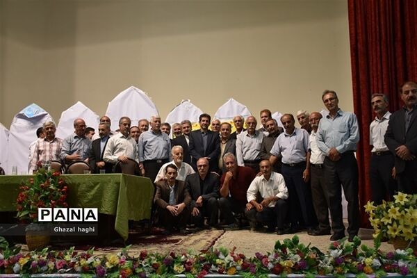نشست صمیمانه مدیرکل و مسئولان آموزش و پرورش استان کرمانشاه با فرهنگیان بازنشسته