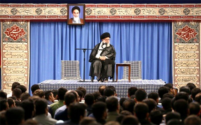 رهبر انقلاب: جریانی در کشور  با پدیده‌ «جنبش علمی» با بددلی برخورد می‌کند