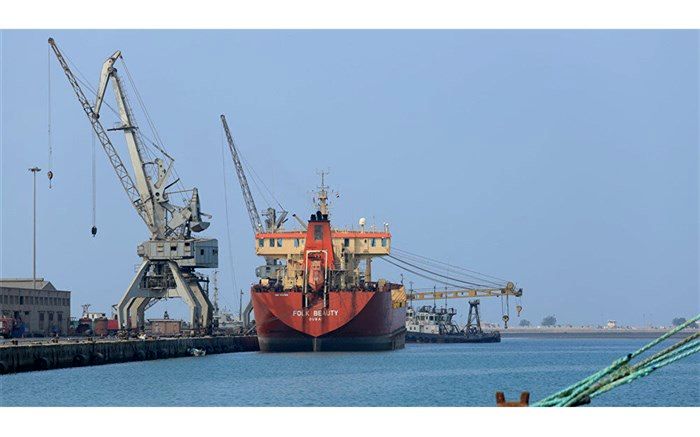 ورود اولین کشتی سوخت به بندر الحدیده یمن