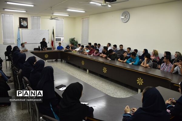 آشنایی دانش‌آموزان و والدین یزدی با  المپیاد فیزیک و نجوم