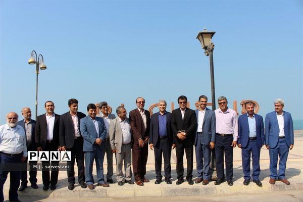 توزیع تجهیزات طرح کنترل و کاهش آسیب‌های اجتماعی مدارس استان بوشهر