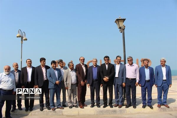 توزیع تجهیزات طرح کنترل و کاهش آسیب‌های اجتماعی مدارس استان بوشهر