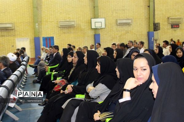 توزیع تجهیزات طرح کنترل و کاهش آسیب‌های اجتماعی مدارس استان بوشهر