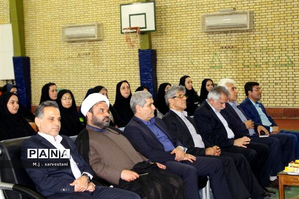 توزیع تجهیزات طرح کنترل و کاهش آسیب‌های اجتماعی مدارس استان بوشهر