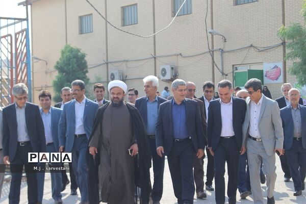 توزیع تجهیزات طرح کنترل و کاهش آسیب‌های اجتماعی مدارس استان بوشهر