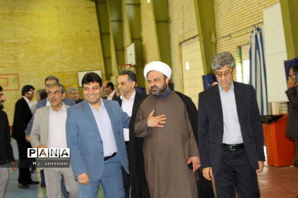 توزیع تجهیزات طرح کنترل و کاهش آسیب‌های اجتماعی مدارس استان بوشهر