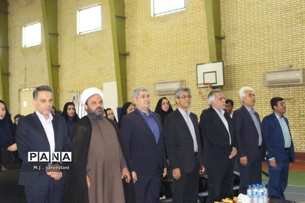 توزیع تجهیزات طرح کنترل و کاهش آسیب‌های اجتماعی مدارس استان بوشهر