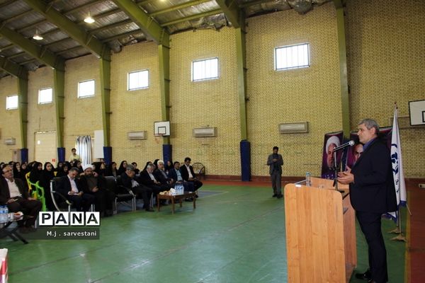 توزیع تجهیزات طرح کنترل و کاهش آسیب‌های اجتماعی مدارس استان بوشهر