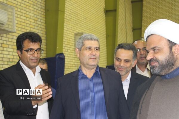 توزیع تجهیزات طرح کنترل و کاهش آسیب‌های اجتماعی مدارس استان بوشهر