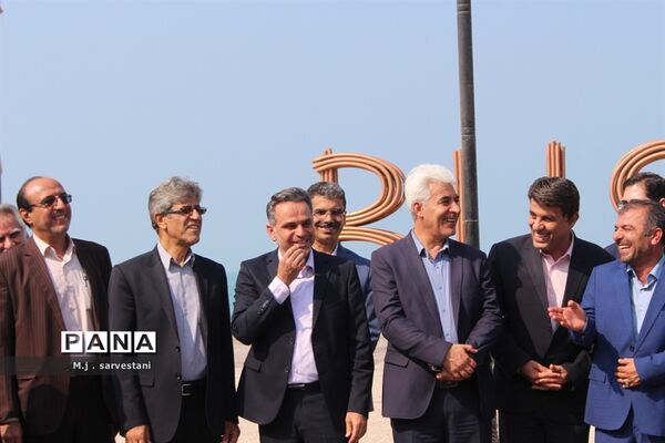 توزیع تجهیزات طرح کنترل و کاهش آسیب‌های اجتماعی مدارس استان بوشهر
