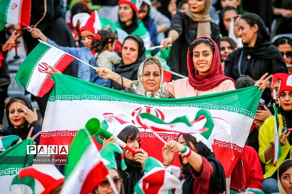 روز تاریخ؛ اولین حضور رسمی زنان در استادیوم فوتبال