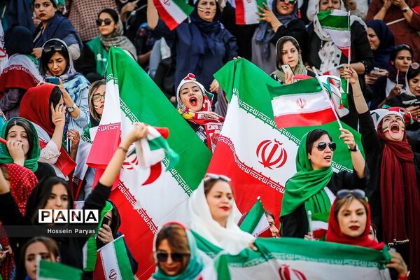 روز تاریخ؛ اولین حضور رسمی زنان در استادیوم فوتبال