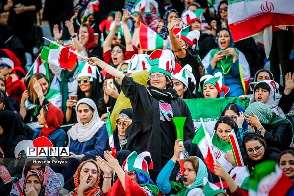 روز تاریخ؛ اولین حضور رسمی زنان در استادیوم فوتبال