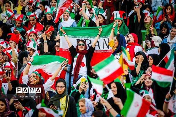 روز تاریخ؛ اولین حضور رسمی زنان در استادیوم فوتبال