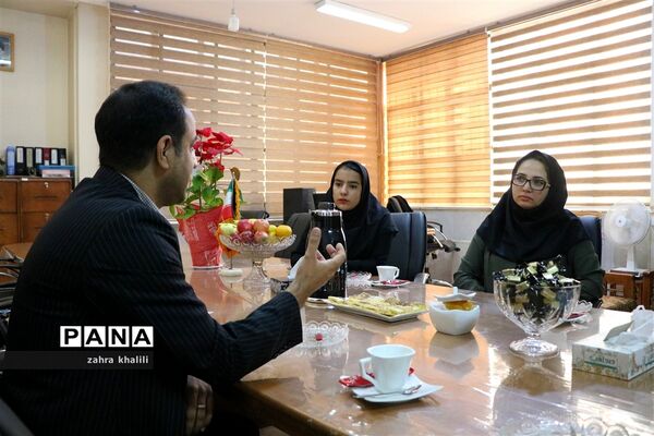 بازدید عضو شورای شهرشیراز از کتابخانه دانش‌آموز