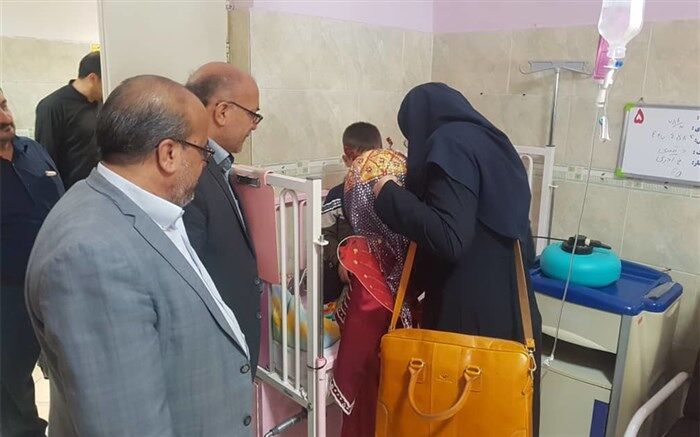 عیادت جمعی از پرسنل آموزش و پرورش استان مرکزی از کودکان بیمار