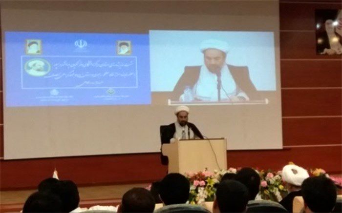 امام جمعه زاهدان: دانشگاه‌ها در کنار رشد علمی بصیرت افزایی را در دستور کار قرار دهند