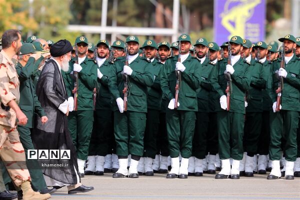 حضور رهبر معظم انقلاب در مراسم دانش‌آموختگی دانشجویان دانشگاه امام حسین (ع)