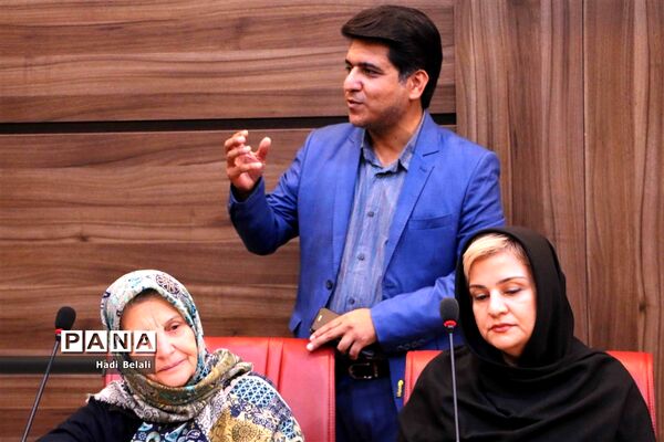 نشست خیرین حامی دانش‌آموزان بازمانده از تحصیل شهرستان‌های استان تهران