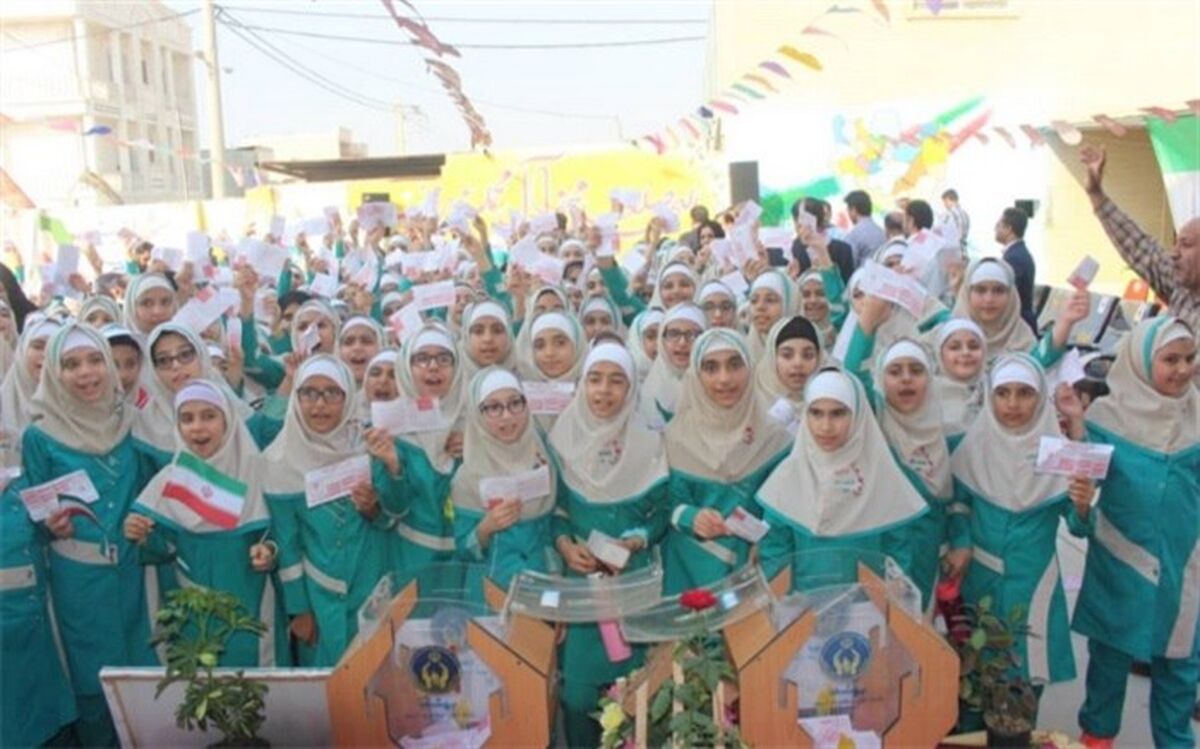 جشن عاطفه ها در مدارس شهرستان دشتستان برگزار شد
