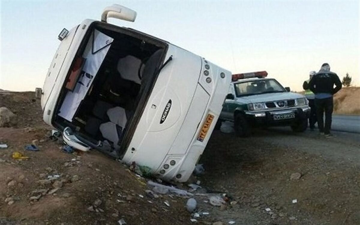 مصدوم شدن ۲۰ تن بر اثر واژگونی اتوبوس در یزد