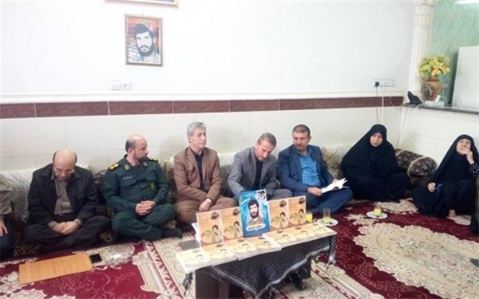 رونمایی از کتاب قهرمان روستای ما در آب‌پخش