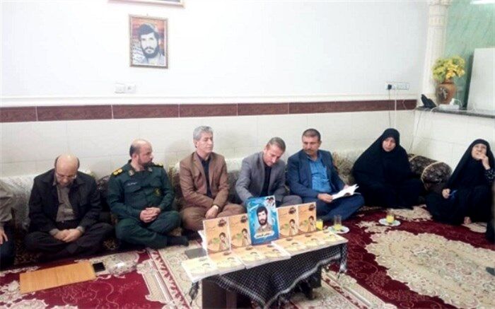 رونمایی از کتاب قهرمان روستای ما در آب‌پخش