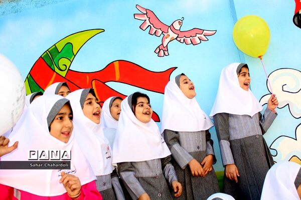 حضور کاروان شادی کانون پرورش فکری کودکان و نوجوانان استان همدان در مدرسه شاهد اخوان