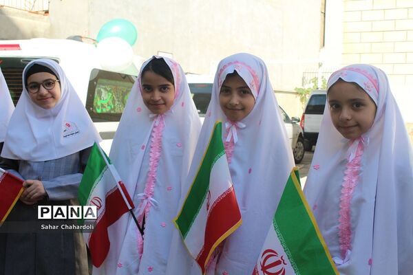 حضور کاروان شادی کانون پرورش فکری کودکان و نوجوانان استان همدان در مدرسه شاهد اخوان