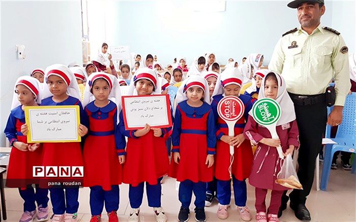 برگزاری آئین گرامیداشت هفته نیروی انتظامی در آموزشگاه روشنا رودان
