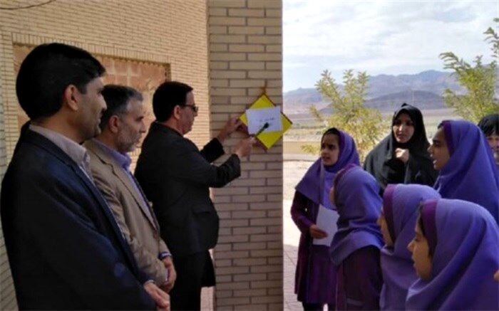 افتتاح نمایشگاه "یک فصل کودکی" و نواختن زنگ هفته کودک در بهاباد