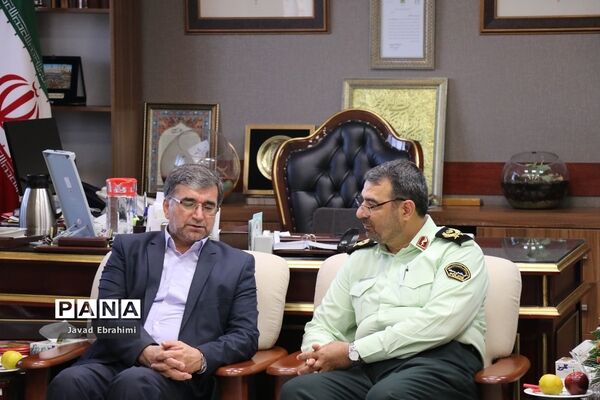 دیدار مدیرکل آموزش و پرورش خراسان رضوی و پیشتازان سازمان دانش‌آموزی با فرمانده نیروی انتظامی استان