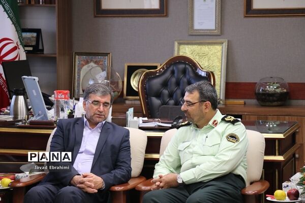 دیدار مدیرکل آموزش و پرورش خراسان رضوی و پیشتازان سازمان دانش‌آموزی با فرمانده نیروی انتظامی استان