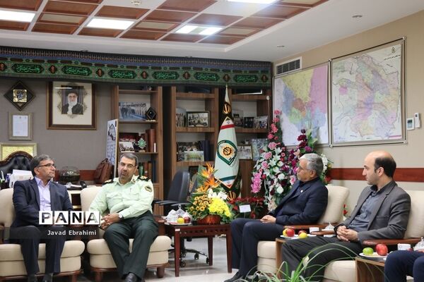 دیدار مدیرکل آموزش و پرورش خراسان رضوی و پیشتازان سازمان دانش‌آموزی با فرمانده نیروی انتظامی استان