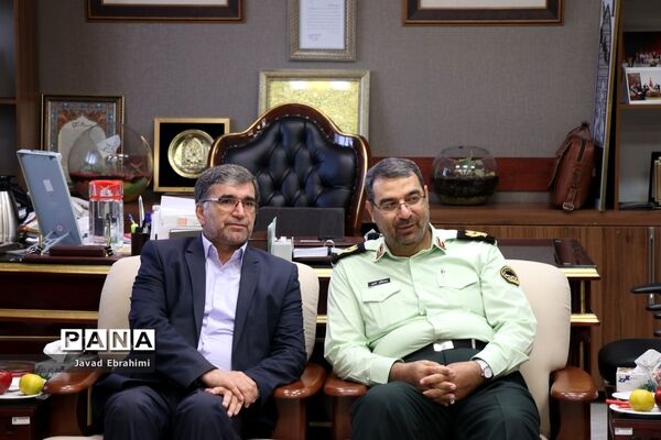 دیدار مدیرکل آموزش و پرورش خراسان رضوی و پیشتازان سازمان دانش‌آموزی با فرمانده نیروی انتظامی استان