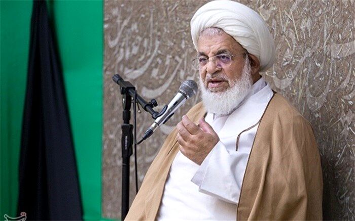 امام جمعه  یزد: سودمحوری عامل اصلی عدم رعایت استاندارد در تولید است