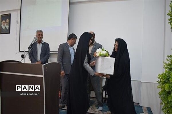 تکریم و معارفه مدیردو مدرسه در اردکان