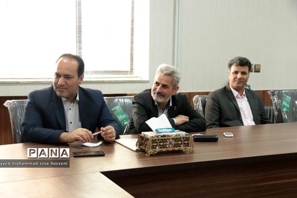 بازدید مدیرکل آموزش و پرورش از دبیرستان نمونه دولتی ملک ثابت