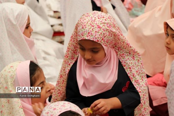 آیین نمادین آغاز آموزش قرآن کریم به دانش‌آموزان پایه اول ابتدایی در حرم مطهر رضوی