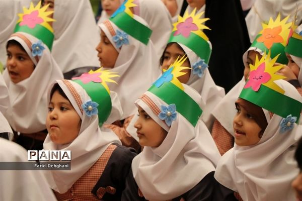 آیین نمادین آغاز آموزش قرآن کریم به دانش‌آموزان پایه اول ابتدایی در حرم مطهر رضوی